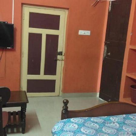 بونديتْشيري Family Guest House Near Bus-Stand المظهر الخارجي الصورة