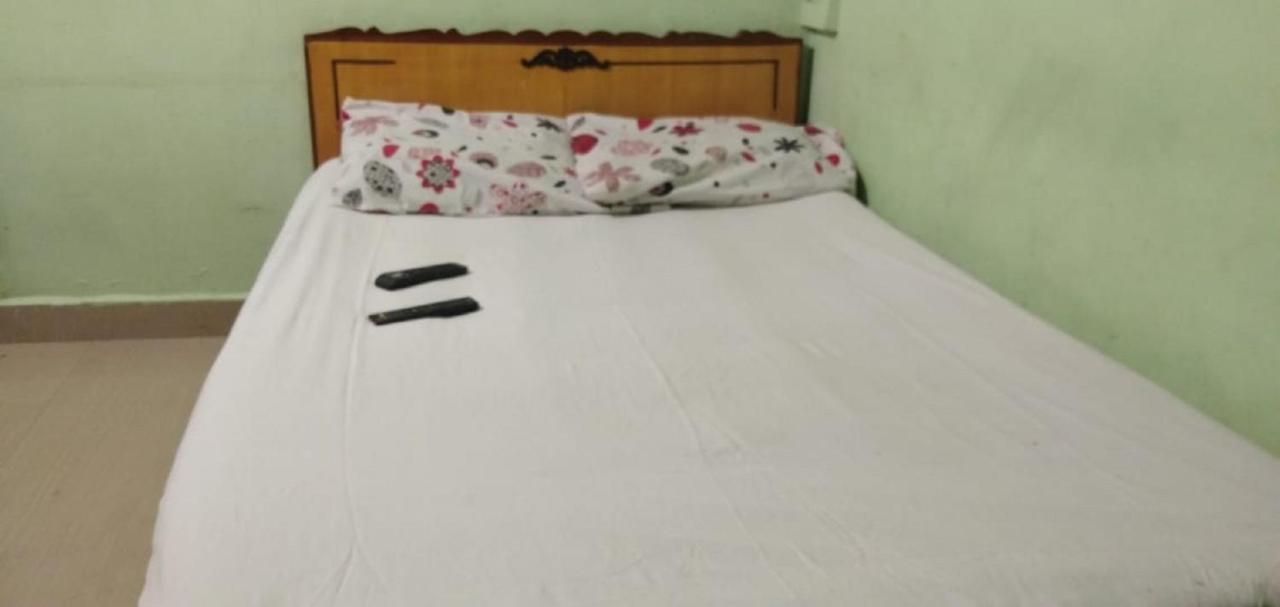 بونديتْشيري Family Guest House Near Bus-Stand المظهر الخارجي الصورة