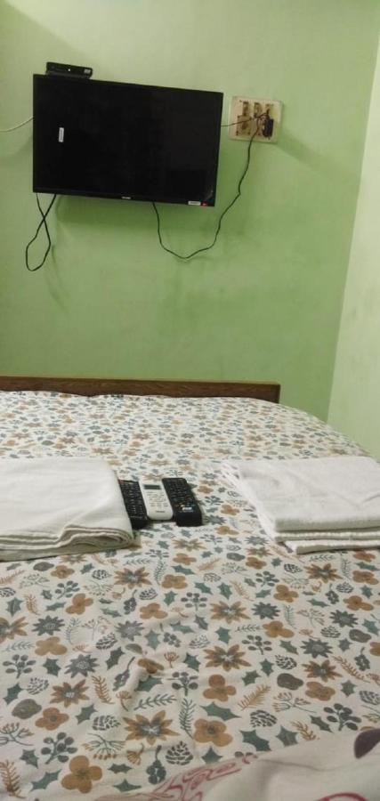 بونديتْشيري Family Guest House Near Bus-Stand المظهر الخارجي الصورة