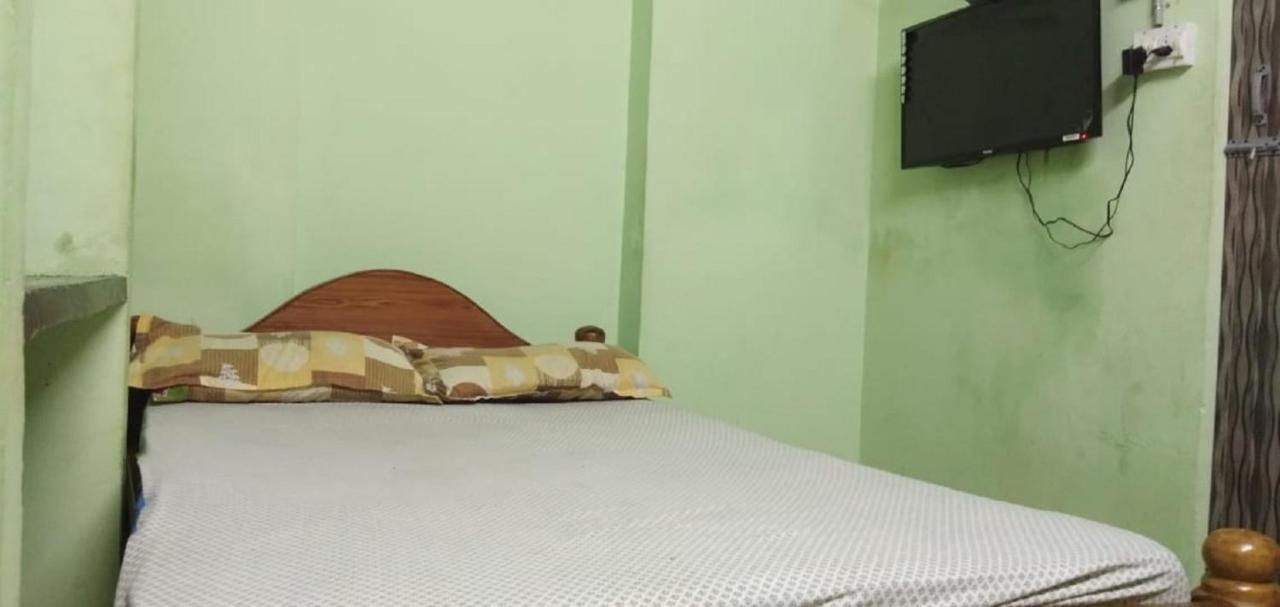 بونديتْشيري Family Guest House Near Bus-Stand المظهر الخارجي الصورة